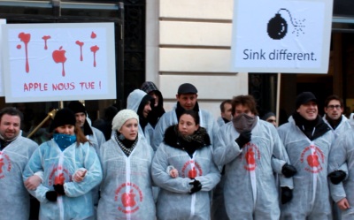 Collectif Pomme de discorde le 9 février 2012 devant l'Apple Store Opéra Collectif_Pomme_de_discorde